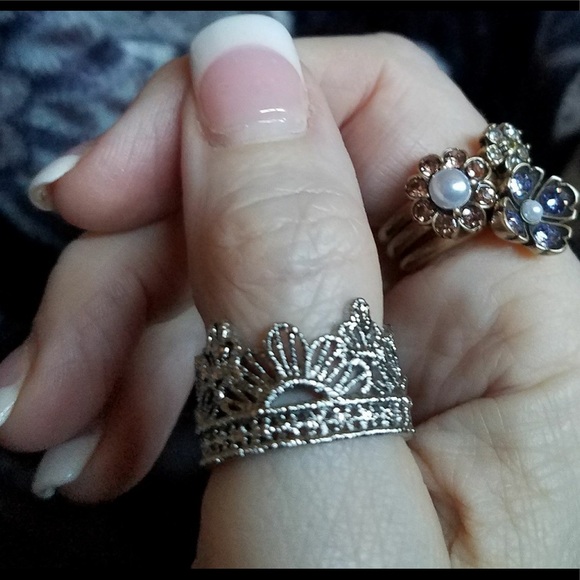 New Chloe + Isabel Queen’s Lace Ring - Gold - Picture 7 of 7